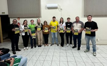 Revista destaca a história de 52 clubes de futebol da região